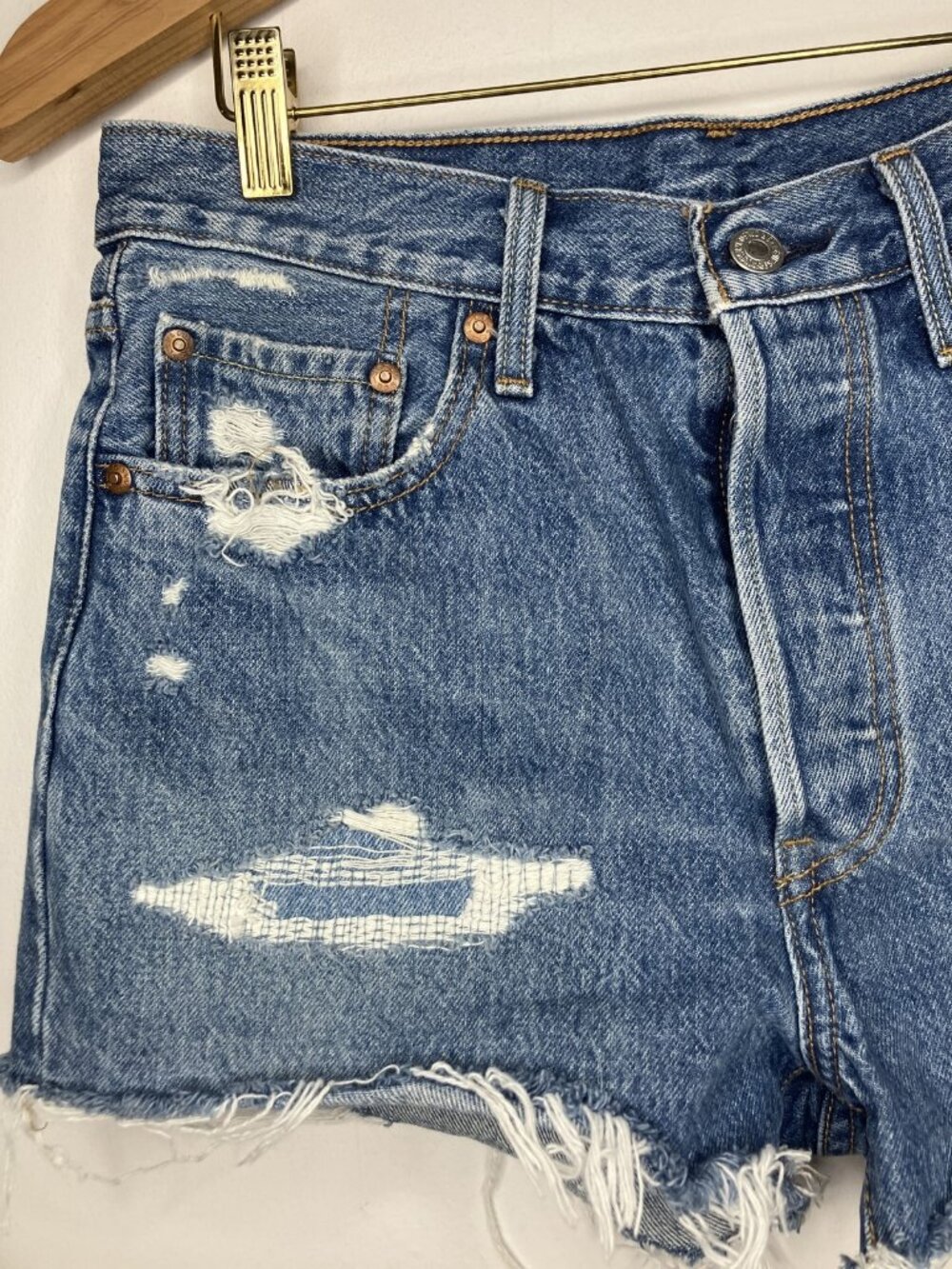 Levi's 501 Women's W28 High Rise Distressed Denim Cutoff Shorts Button Fly - Picture 2 of 10